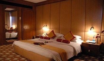 Dolphin Hotel2