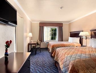 Super 8 Berkeley4