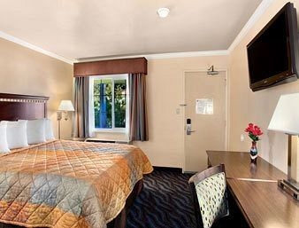 Super 8 Berkeley3