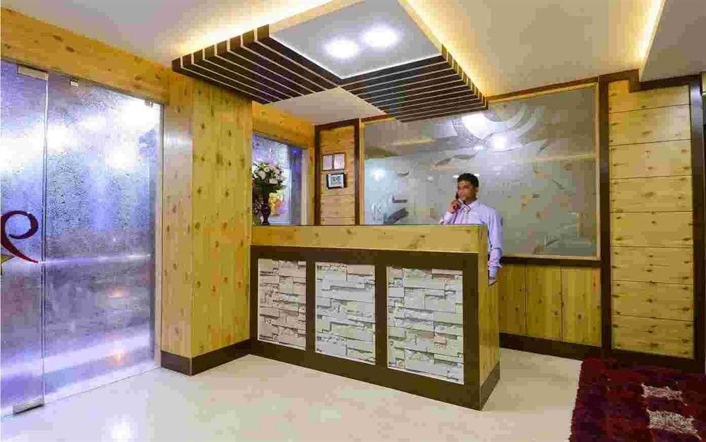 9 Star Hotel0
