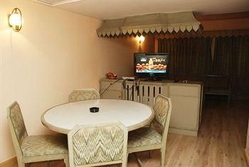 Hotel Yuvraj Palace4