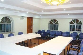 Hotel East Palace0