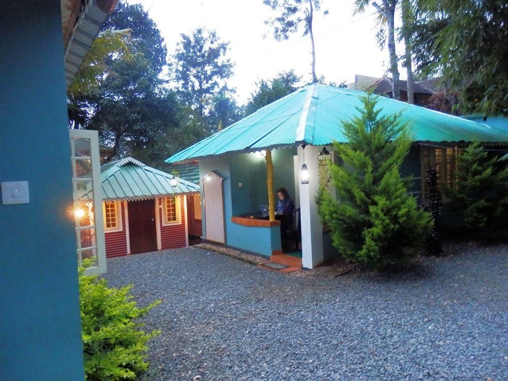 Green Garden Cottage1