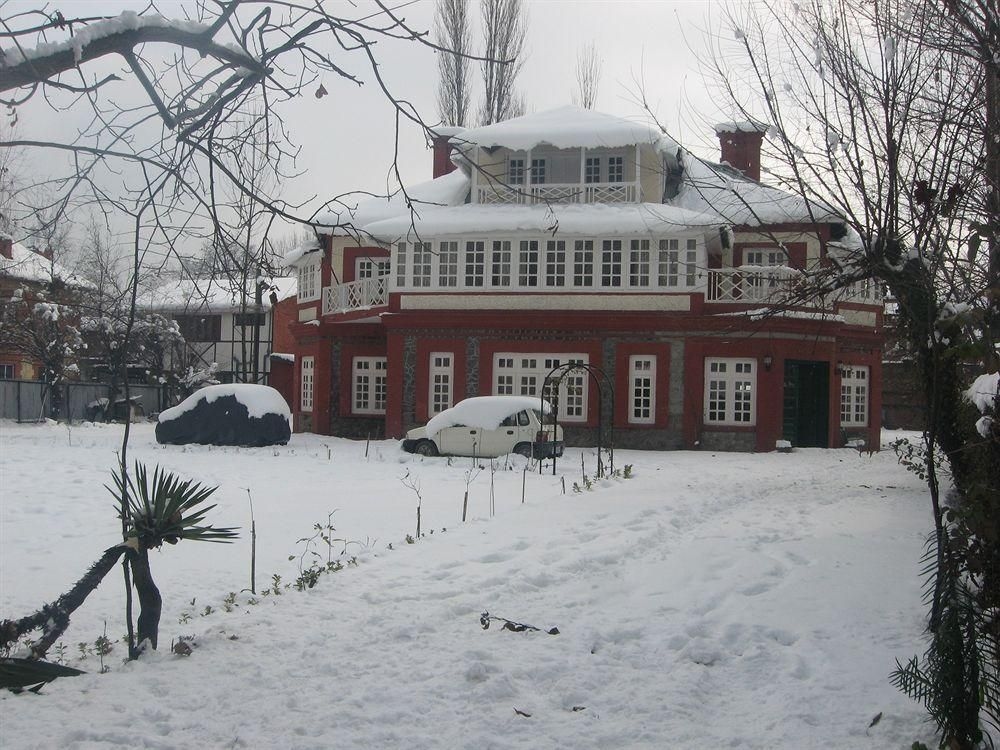 Colonel's Retreat Kashmir4
