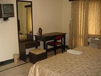 Guest Inn Suites Castle2