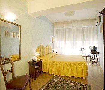 Hotel Alex2