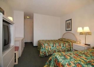 Econo Lodge1