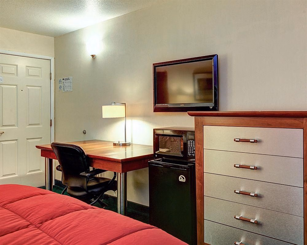Rodeway Inn3