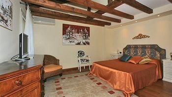 Sleep in Venice4