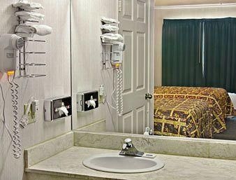 Howard Johnson Express Inn Huntington Beach3