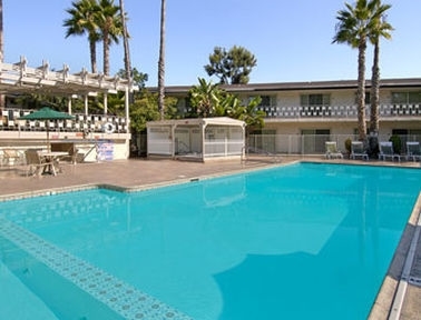 Super 8 Long Beach4