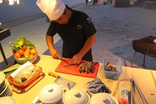 โรงแรมมณเฑียร เฮาส์ (Montien House Hotel)1