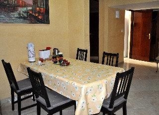 Friend House0