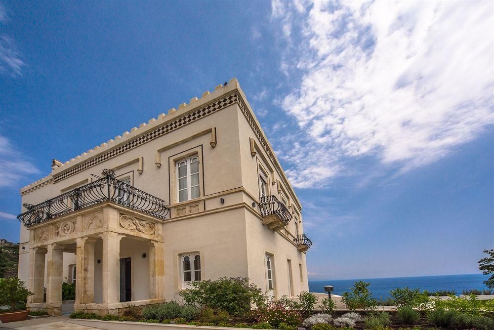 Mon Repos Luxury Suites0