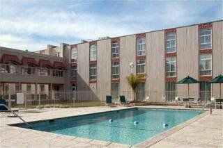 Hilton Oakland Airport2