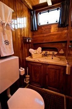 Plaghia Charter Boat&Breakfast1