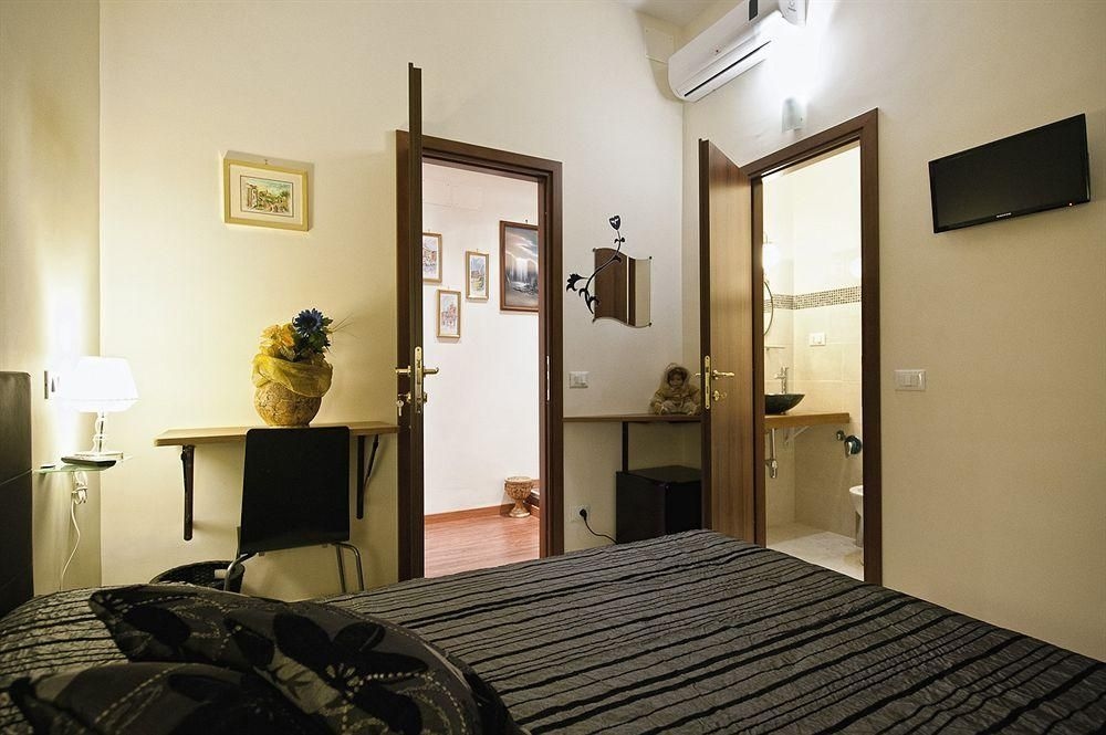 Holidays Rooms Rome Guest House4