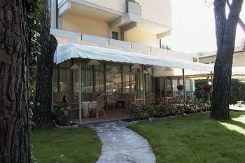 Hotel Airone0
