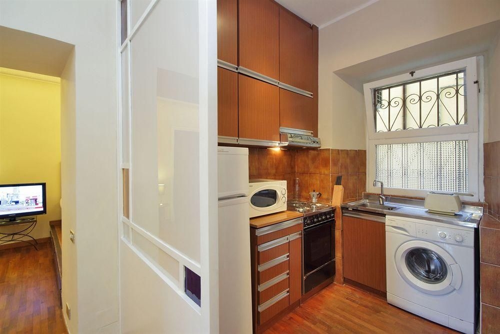 Short Stay Rome Apartments Colosseum3