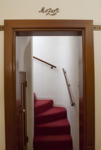 Hilltop Hotel4