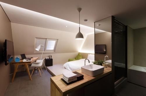 โรงแรมเฮช (H Hotel)3