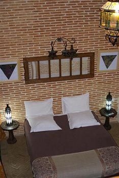 Riad Tara0