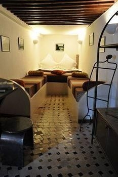 Riad Laaroussa- Guest House0