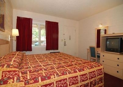 Rodeway Inn4