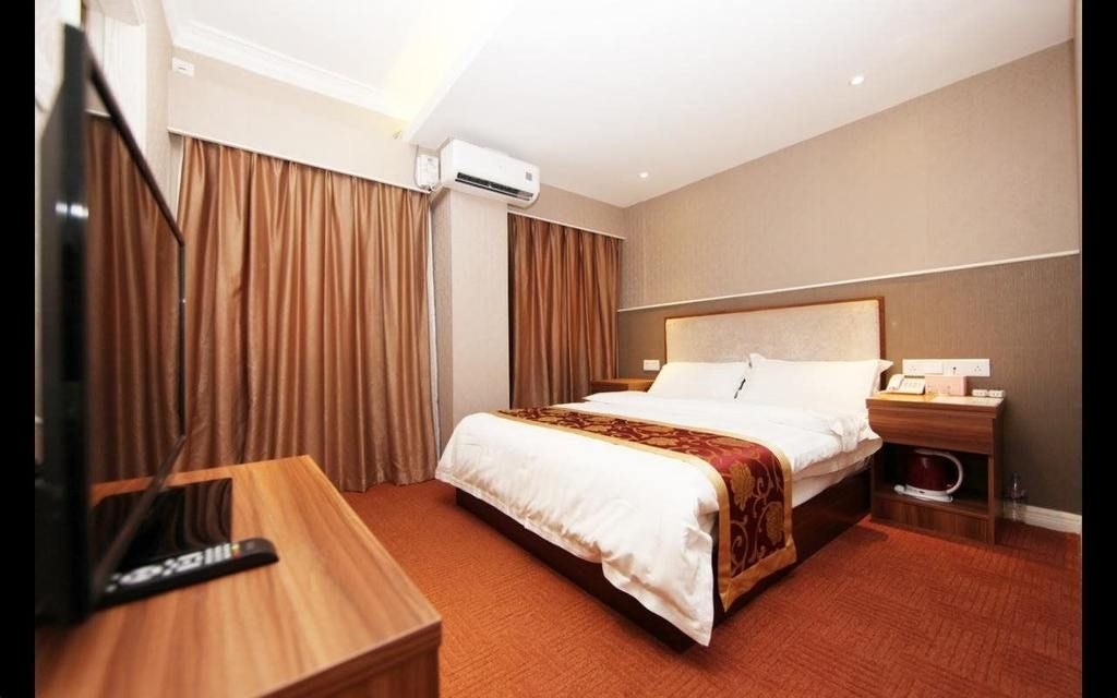 Sunny Holiday Hotel1
