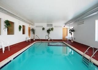 Econo Lodge Airport2