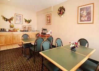 Econo Lodge Airport4