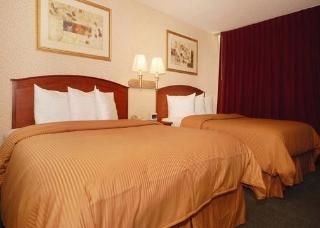 Quality Suites Downtown1