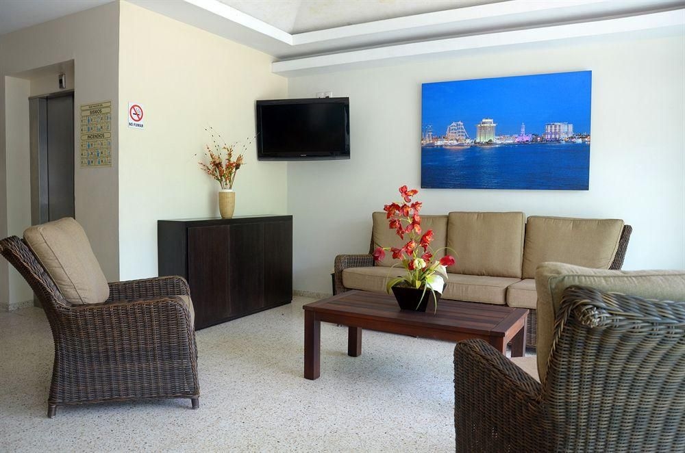 Hotel Delfines1