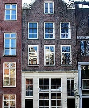 Jackie O Bed & Breakfast1