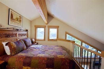 Saddle Creek Townhomes1