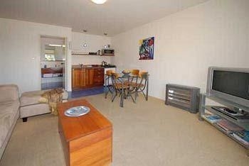 Triton Suites Motel4