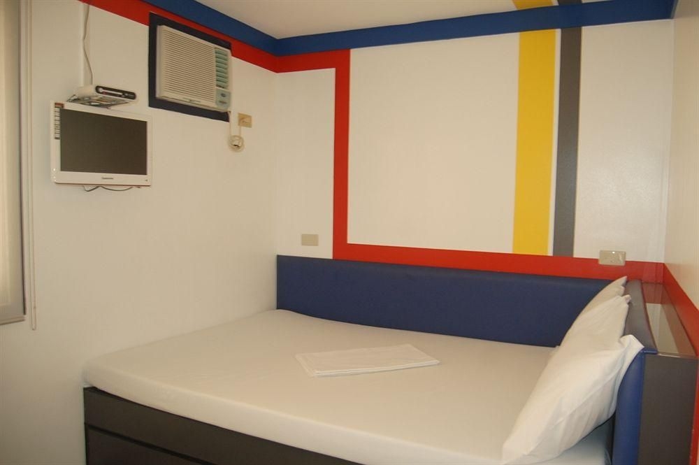 Hotel V4
