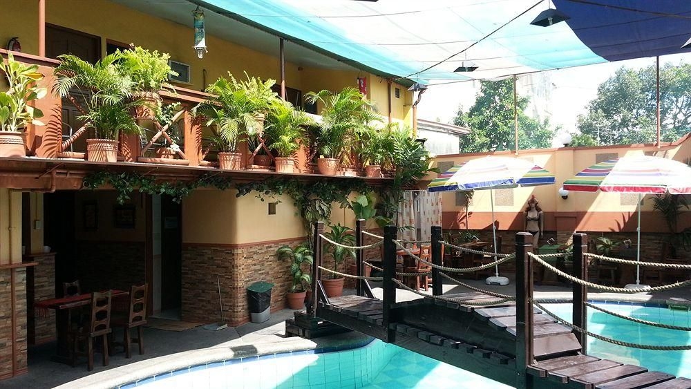 Kokomos Hotel & Restaurant1