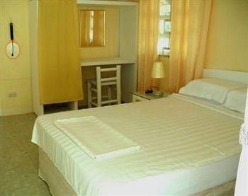 White Beach Bungalows0