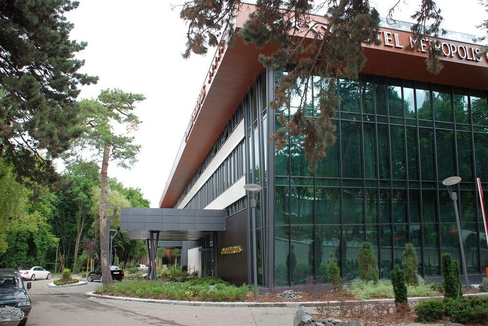 Metropolis Hotel1