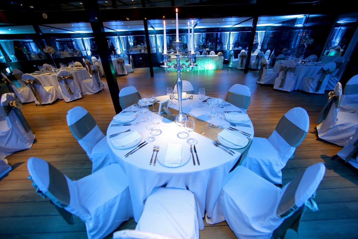Compass River City Boat Hotel1