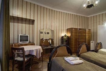 Aurora Petrogradskaya0