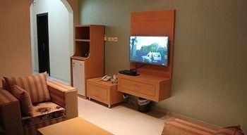 Sunset Suites4