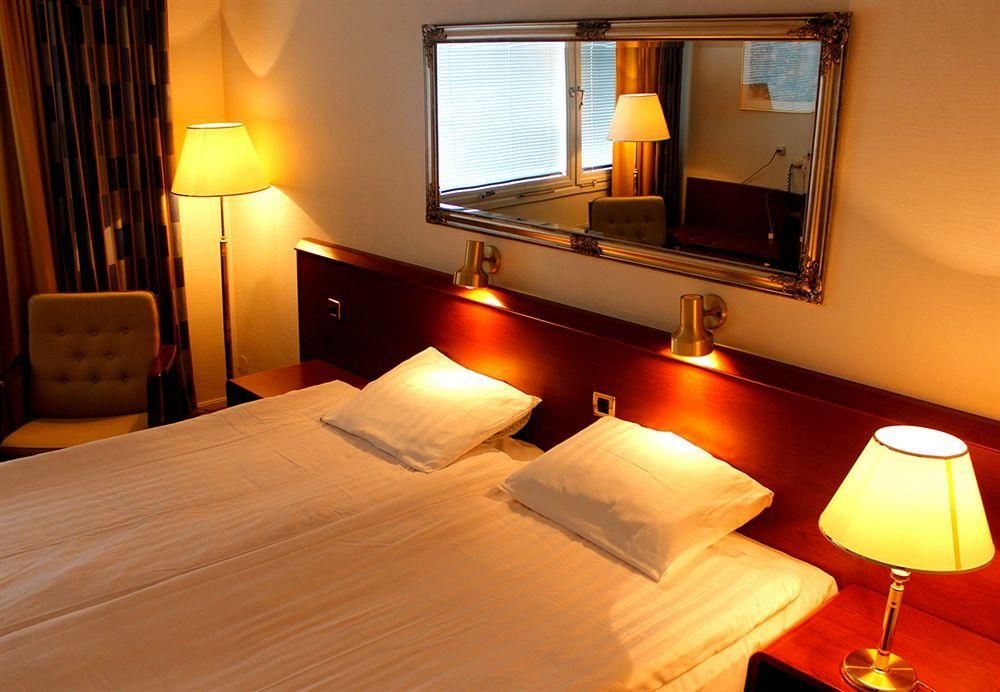 City Hotel2
