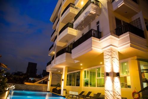 บางกอก พาทิโอ (Patio Luxury Suites)0
