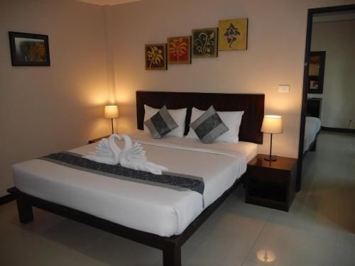 โรงแรมอัมพาเพลซ (Ampha Place Hotel)2