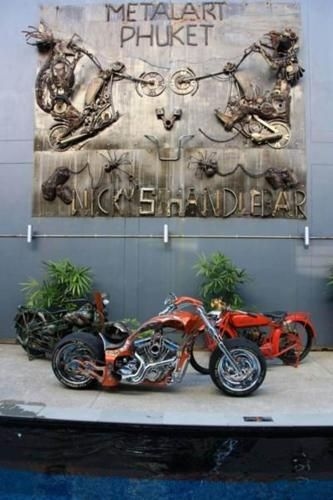 โรงแรมนิคกี้ แฮนเดิลบาร์ (Nicky's Handlebar Hotel)1