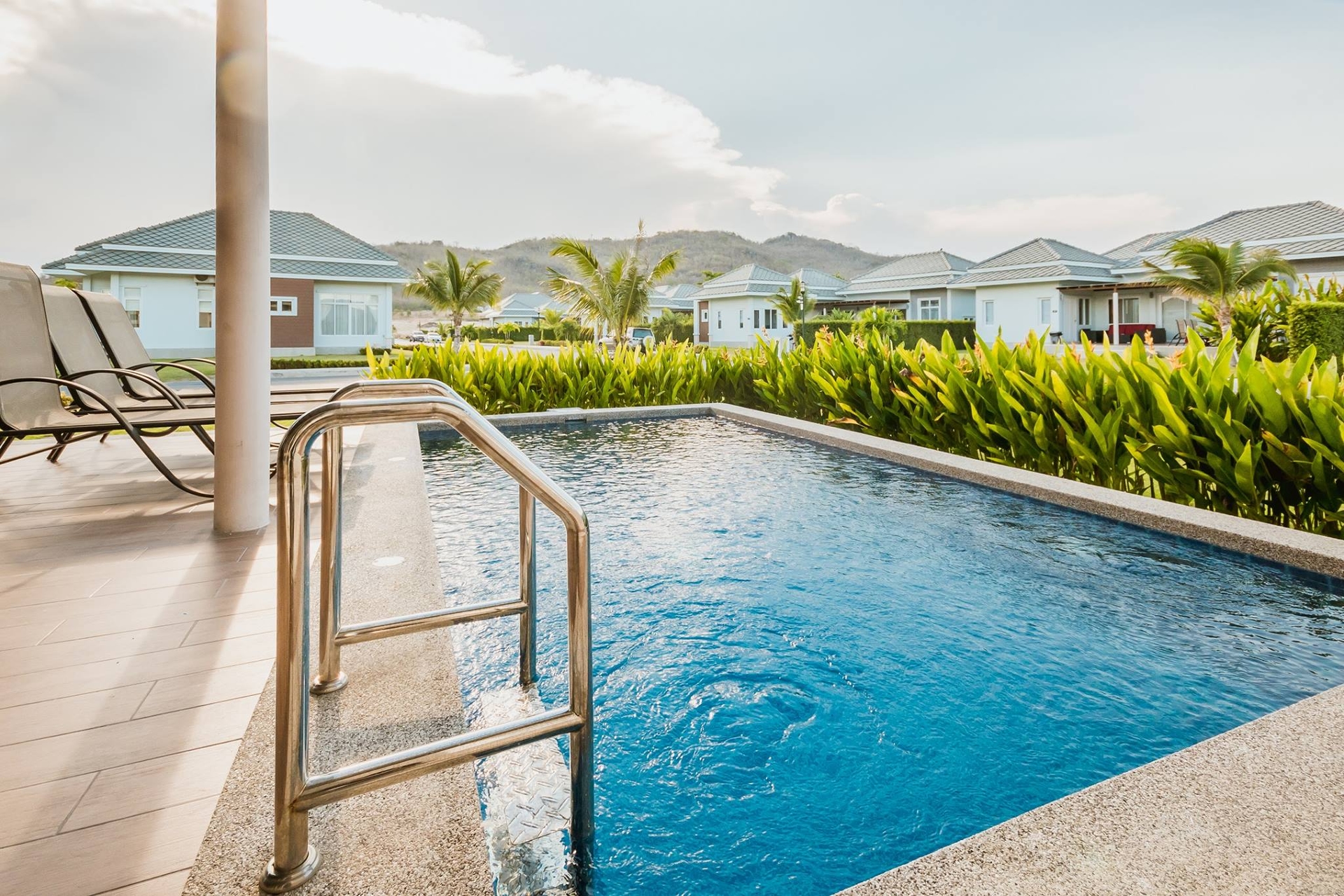 แบล็ค เมาท์เท่น รีสอร์ท วิลล่า (Black Mountain Resort Villas)1