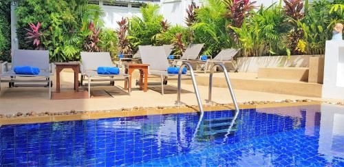Karon Beach Pool Hotel1