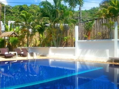 Karon Beach Pool Hotel2